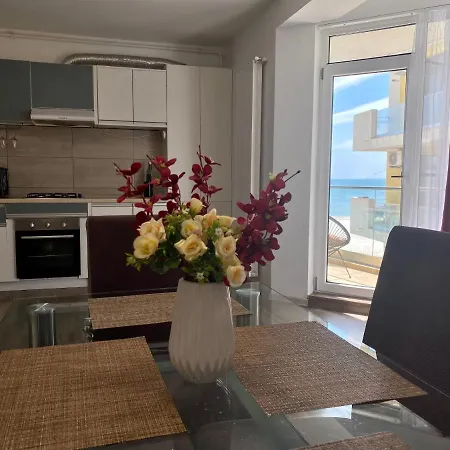 Holiday With Sea View Apartament