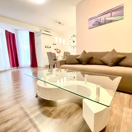 Holiday With Sea View Apartament *